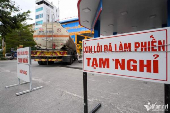 7 Nhieu Tram Xang Dau O Ha Noi Treo Bien Het Xang Nghi Ban Nguoi Di Duong Gap Kho