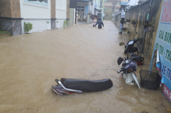 1 Nguoi Quy Nhon Xot Xa Nhin Tivi Tu Lanh Bi Nhan Chim Trong Nuoc