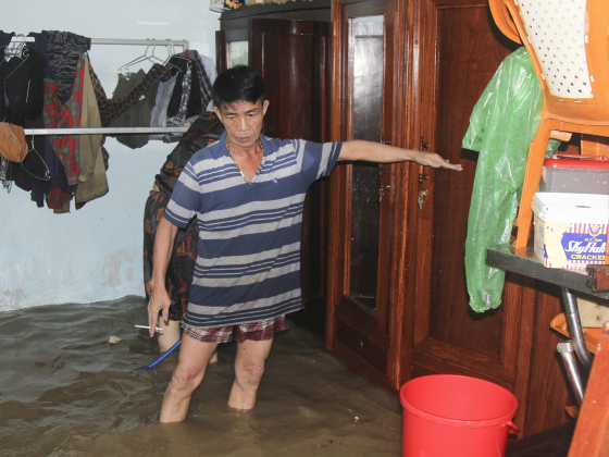 6 Nguoi Quy Nhon Xot Xa Nhin Tivi Tu Lanh Bi Nhan Chim Trong Nuoc