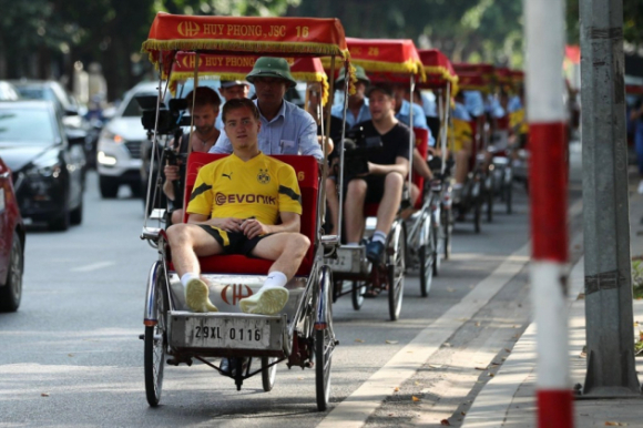 1 Cau Thu Duc Di Xich Lo Check In Ca Phe Duong Tau Ha Noi