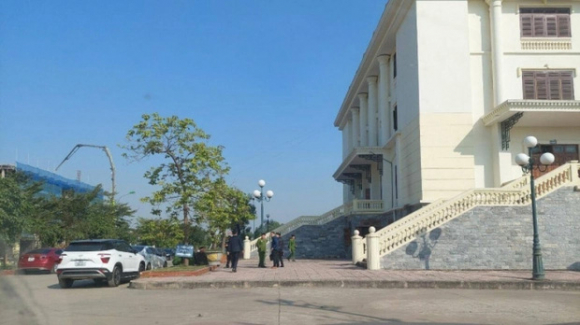 1 Tuoi Xang Cham Lua Dot Tai Tru So Toa An Bac Giang Nguoi Dan Ong Bi Bong Nang