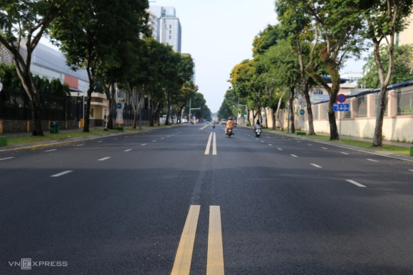 10 Ha Noi Va Tphcm Yen Binh Sang Mung 1 Tet