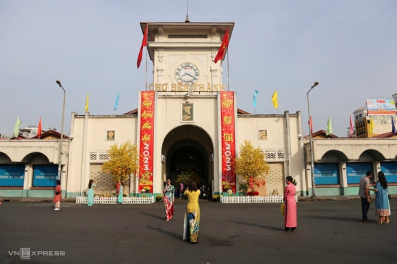 12 Ha Noi Va Tphcm Yen Binh Sang Mung 1 Tet