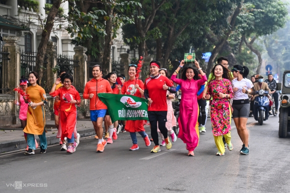 3 Ha Noi Va Tphcm Yen Binh Sang Mung 1 Tet