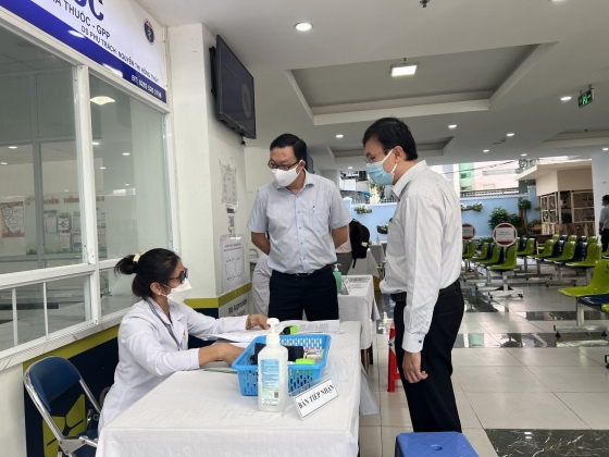 1 7 Ngay Tet Hon 1300 Nguoi Dan Tphcm Di Tiem Vaccine Phong Dai