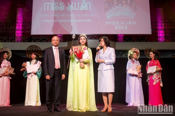 5 Vietfest 2023 Dem Nghe Thuat Soi Dong Va Ton Vinh Net Dep Nu Sinh Viet Nam