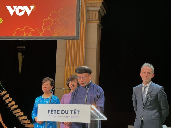 2 Tet Viet Tung Bung Tro Lai Tai Toa Thi Chinh Thu Do Paris