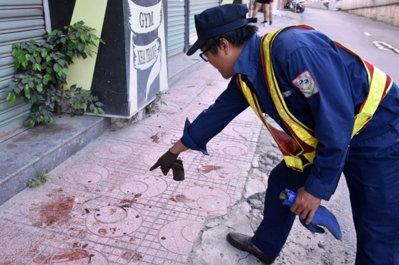 1 Du Khach Nuoc Ngoai Bi Cho Can Nhap Vien Khi Di Bo O Nha Trang