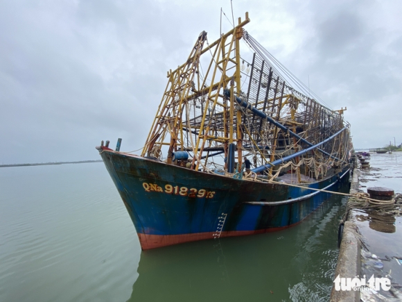 4 Tau Ca Bi Pha Tren Bien Hoang Sa Ngu Dan Toi Ta Ve Bo