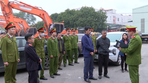 1 6 Nguoi Tai Trung Tam Dang Kiem O Ha Noi Bi Khoi To Vi Nhan Tien Boi Tron