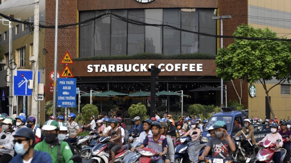 1 Tien Cong Binh Quan 1 Ngay Cua Nguoi Viet Khong Mua Duoc 2 Coc Starbucks