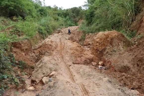 2 Xot Xa Gia Canh Co Giao Cam Ban O Ha Giang Tu Vong Tren Duong Toi Truong