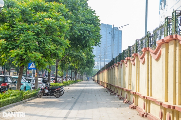 10 Ha Noi Lap Hang Loat Tru Da Tren Via He De Ngan Chan O To Dung Do