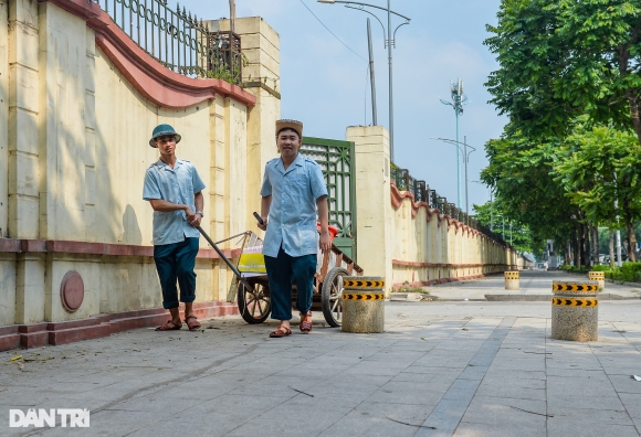 3 Ha Noi Lap Hang Loat Tru Da Tren Via He De Ngan Chan O To Dung Do