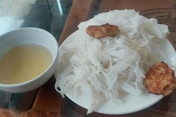 1 Tranh Cai Nay Lua Suat Bun 35000 Dong Chi Co 2 Cai Cha O Sam Son