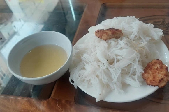 2 Tranh Cai Nay Lua Suat Bun 35000 Dong Chi Co 2 Cai Cha O Sam Son