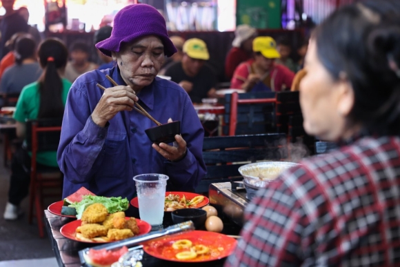 7 Nha Hang Mo Buffet 1000 Dong Cho Lao Dong Ngheo