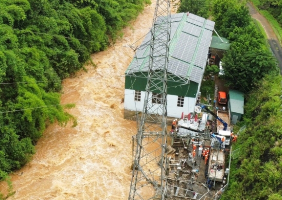 1 2 Nha May Thuy Dien O Dak Nong Bi Sat Lo Do Mua Lon