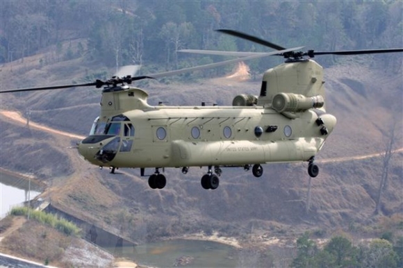 1 Duc Bo Sung 60 May Bay Truc Thang Van Tai Hang Nang Chinook