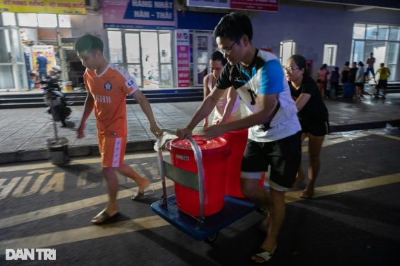 1 Ha Noi Ly Giai Viec Hang Nghin Nguoi Dan Thieu Nuoc Sach Giua Thu Do