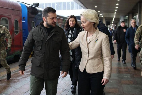1 Eu Noi Sat Canh Cung Ukraine Va My Tai Tro Them Vu Khi Cho Kiev