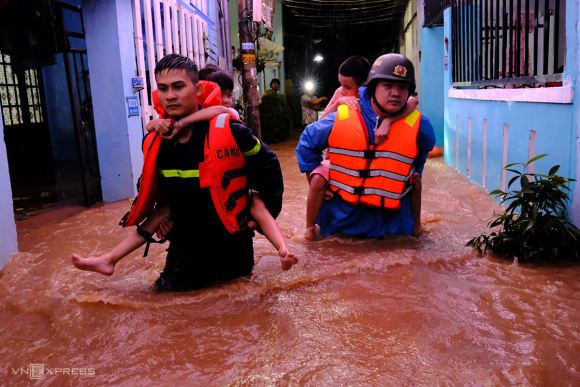 2 Lu Bat Ngo Da Nang So Tan Dan Trong Dem