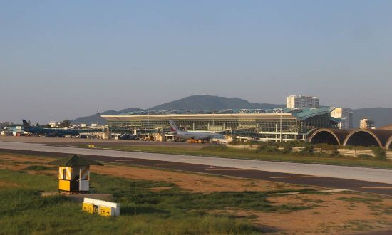 1 Da Nang Chuyen Bay Khong The Ha Canh Vi Cho Chay Vao Duong Bang