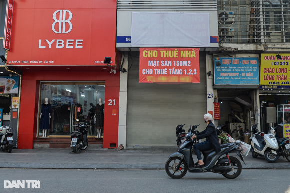 2 Hang Loat Cua Hang O Vi Tri Vang Cua Ha Noi Treo Bien Cho Thue Van E Am