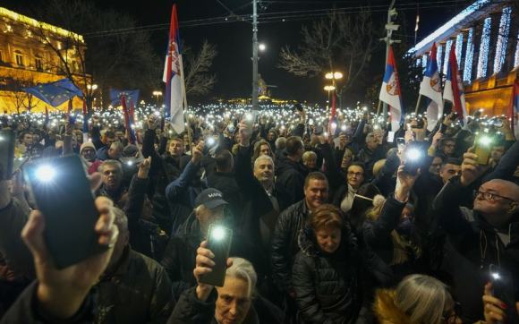 2 Nguoi Serbia Tiep Tuc Bieu Tinh Phan Doi Ket Qua Bau Cu