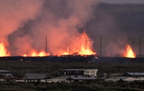 3 Dung Nham Nui Lua Nuot Chung Loat Nha Dan O Iceland