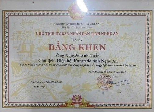 1 Chu Tich Hiep Hoi Karatedo Nghe An Dang Tu Treo Van Duoc Ubnd Tinh Tang Bang Khen