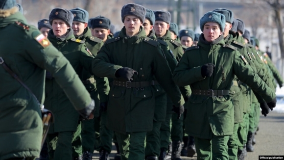 1 Can Cu Quan Su Nga O Armenia Truoc Mat Bao Dia Chinh Tri