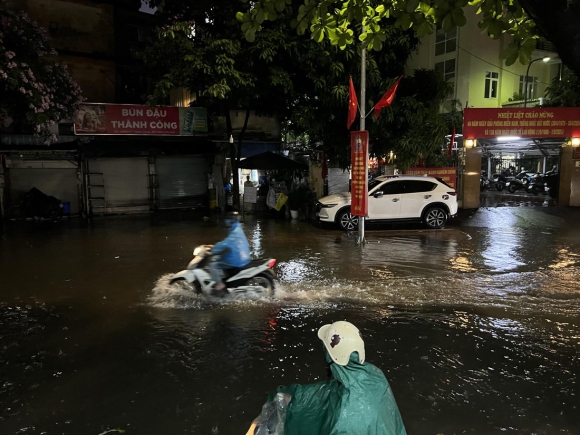 4 Ha Noi Mua To Hang Gio Duong Pho Bat Dau Ngap