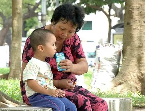 3 9 Cau Ong Ba Noi Voi Chau Tuong Khong Sao Nhung Thuc Chat Se Lam Hai Dua Tre