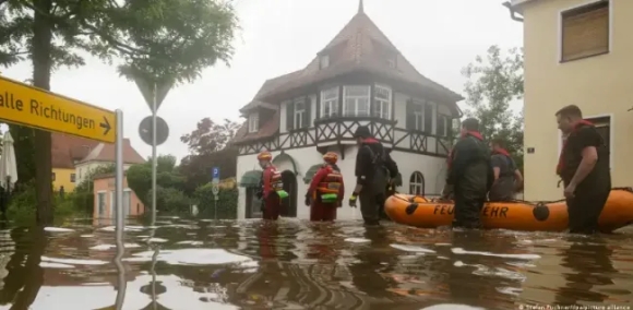 1 Lu Lut Tham Hoa O Duc Linh Cuu Hoa Thiet Mang Trong Luc Giai Cuu Dan O Bavaria