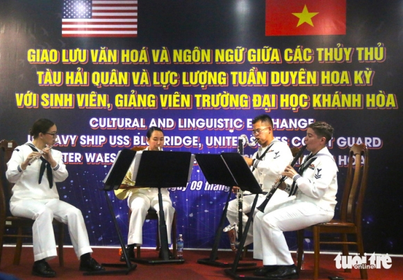 5 Hai Quan Hoa Ky Giao Luu Van Hoa Ngon Ngu Voi Sinh Vien Viet Nam