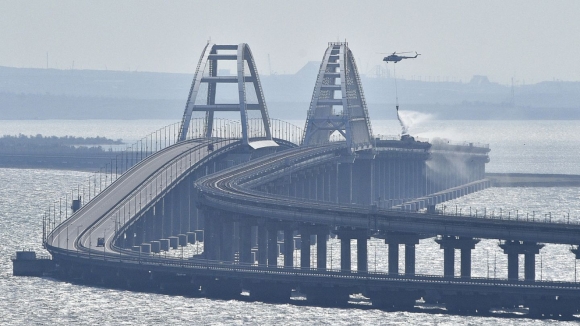 1 Cay Cau Noi Crimea Voi Nga Bi 12 Ten Lua Atacms Tan Cong