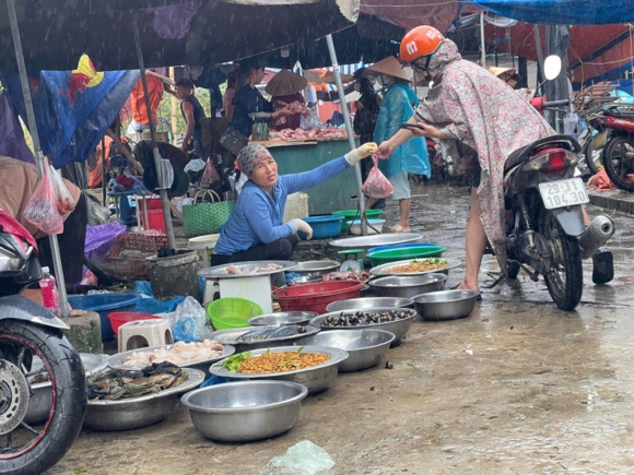 6 Can Canh Cho Ha Noi Nhung Ngay Mua Lu Nguon Cung Gia Ca Ra Sao