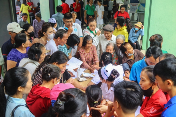 3 Gan 1000 Nguoi Dan Da Nang Duoc Kham Benh Cap Thuoc Mien Phi