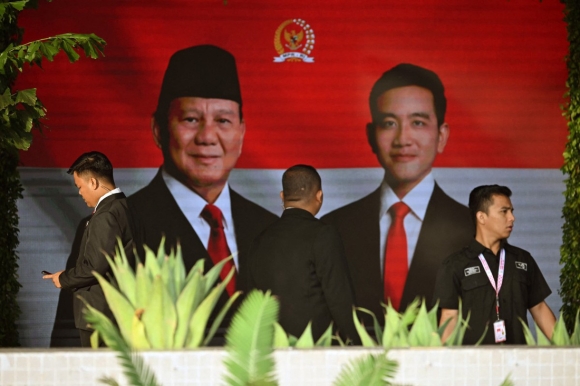 1 Tan Tong Thong Indonesia Prabowo Subianto Nham Chuc