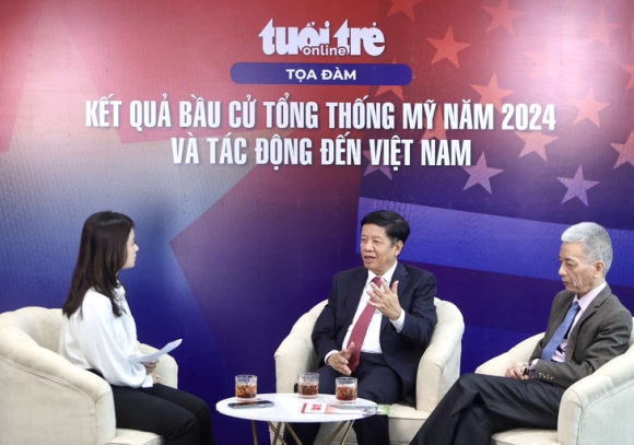 2 Hinh Anh Viet Nam Trong Mat Ong Trump