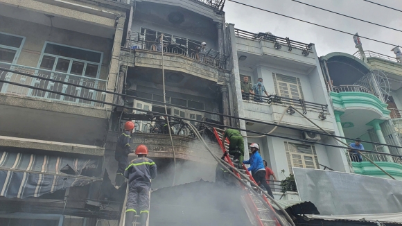 2 Vu Chay Nha 4 Nguoi Chet O Nha Trang Ba Ngoai Quay Vao Cuu 2 Chau Nhung Khong Kip Thoat Ra Ngoai