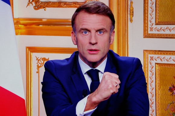 1 Ong Macron Quyet Giu Ghe Den Cung