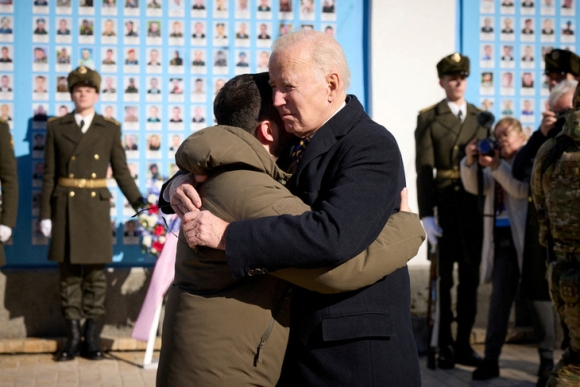 1 Gian Du Vi Nga Tan Cong Ngay Giang Sinh Ong Biden Chi  Dao Tiep Tuc Chuyen Vu Khi Cho Ukraine