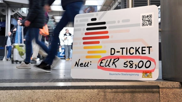 1 Deutschlandticket Tang Gia Len 58 Euro Tu Thang 1 Nam 2025