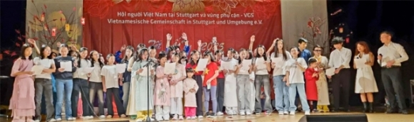 2 Tet Stuttgart  Noi Que Huong Gan Hon Bao Gio Het