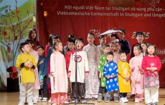 3 Tet Stuttgart  Noi Que Huong Gan Hon Bao Gio Het