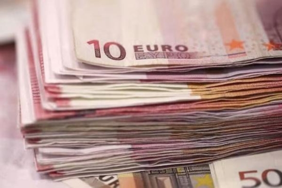 1 Dong Euro Co Dot Tang Gia Dai Nhat Ke Tu Nam 2017 Khi Dong Do La Suy Yeu