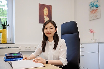 1 Theo Nganh Lanh Dia Cua Nam Gioi Nu Tien Si 8x Duoc Nuoc Duc Trao Giai Thuong 435 Ty Dong Van Ve Nuoc Lam Giang Vien Hoc Tro Goi La Giao Su Thien Tai