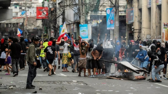 1 Hang Chuc Ngan Nguoi Tham Gia Bieu Tinh Chong Tham Nhung O Philippines